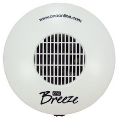Ventoinha branca circular com grelha central preta e texto