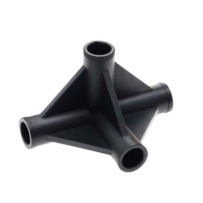 Suporte de plástico preto triangular com tubos cilíndricos oco.