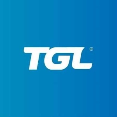 Logotipo branco com as letras TGL e símbolo ® em fundo azul