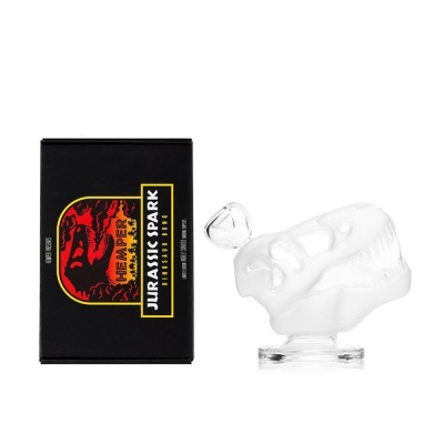 Cachimbo de vidro em forma de crânio de dinossauro e caixa preta com design vermelho e amarelo