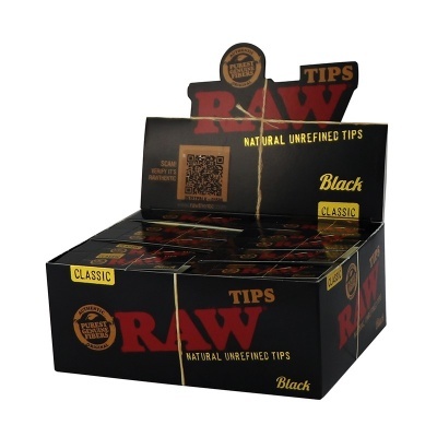 Embalagem preta de RAW Tips com texto vermelho e amarelo