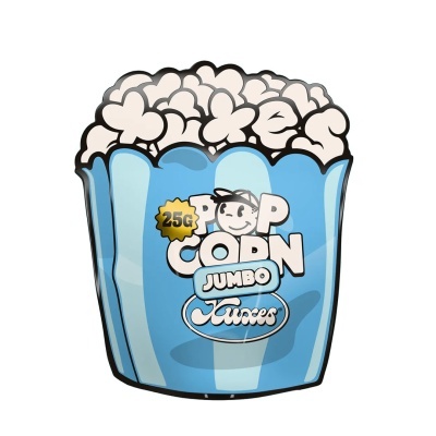 Embalagem azul clara e branca de pipocas com texto POP CORN JUMBO MIXES e selo 25G