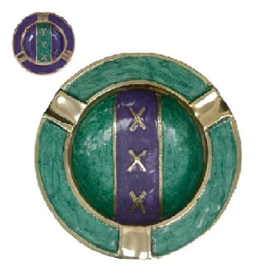 Dois cinzeiros redondos em cerâmica com cores verde, roxo e dourado