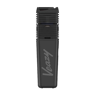 Dispositivo preto compacto com a palavra Veazy em cinzento