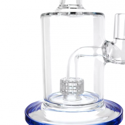 Peça de vidro transparente com base azul e estrutura interna cilíndrica