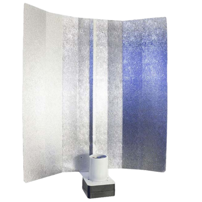Dispositivo de iluminação com base preta e reflectores metálicos texturizados prateados e azuis.