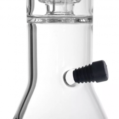 Detalhe de parte superior de um bong de vidro transparente com peça preta encaixada