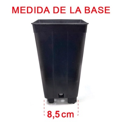 Vaso de plástico preto quadrado com base de 8,5 cm em fundo branco