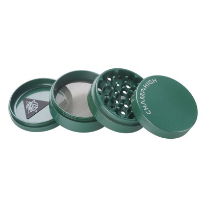 Triturador de ervas verde metálico com quatro partes e texto CHAMP HIGH.