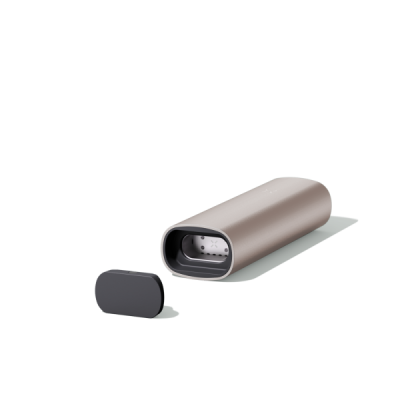 recipiente cilíndrico metálico cinza com tampa preta destacada