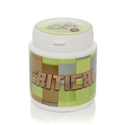 Frasco branco com rótulo geométrico verde e castanho e texto CRITICAL