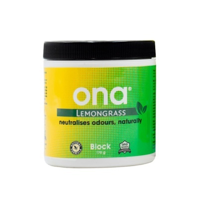 Frasco branco com tampa preta de bloco neutralizador de odores Lemongrass da Ona com rótulo amarelo e verde