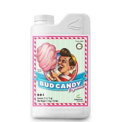 Frasco branco com rótulo colorido BUD CANDY Organic e desenho de criança com algodão doce