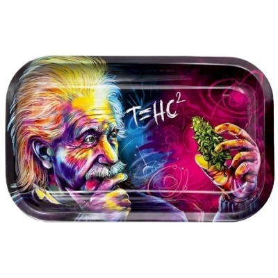 Tabuleiro colorido com ilustração de homem idoso e planta verde, texto T=HC2 em fundo azul e rosa