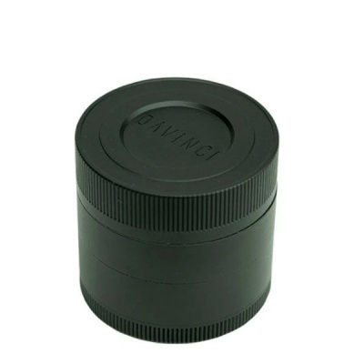 Recipiente preto cilíndrico de plástico com tampa com texto DAVINCI