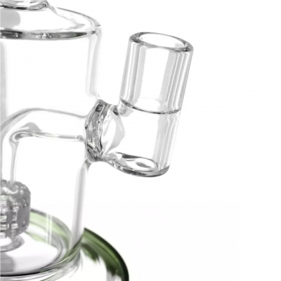 Peça de vidro transparente com compartimentos cilíndricos em fundo branco