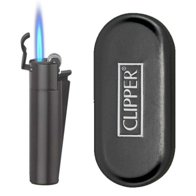 Isqueiro preto metálico CLIPPER com chama azul e caixa preta oval com logo CLIPPER