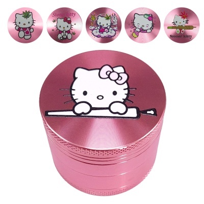 Moinho metálico rosa com desenhos da Hello Kitty e texto Stoner kitty