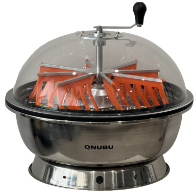 Máquina de limpeza de amêndoas em inox com lâminas laranja e tampa transparente