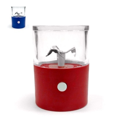 Liquidificador portátil vermelho com copo transparente e botão branco.