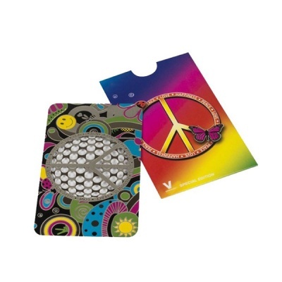 Cartão decorativo com símbolo de paz e pedras transparentes, em embalagem colorida com arco-íris