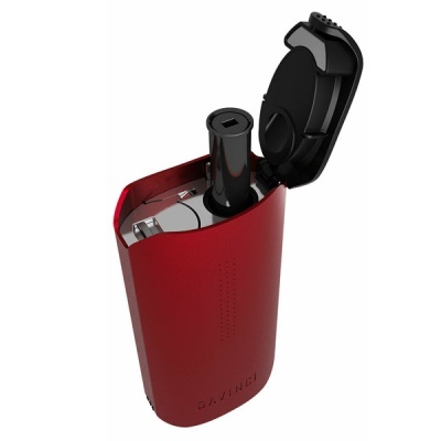 Dispositivo portátil vermelho com tampa preta aberta