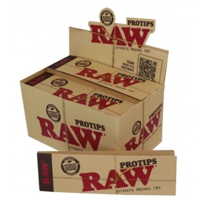 Pacotes embalados de RAW Protips em caixa castanha com texto vermelho e preto