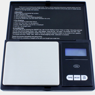 Balança digital de bolso preta e prateada com display e botões