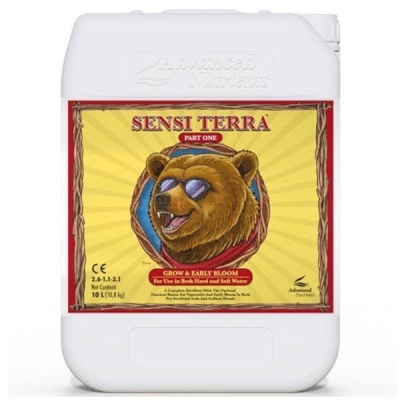 Recipiente branco com etiqueta amarela e vermelha com imagem de urso e texto SENSI TERRA