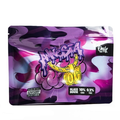 Embalagem camuflada roxa com texto graffiti NIERRA OG e informações de CBD e THC