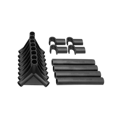 Peças de plástico preto para montagem ou suporte, incluindo tubos e encaixes, sobre fundo branco.