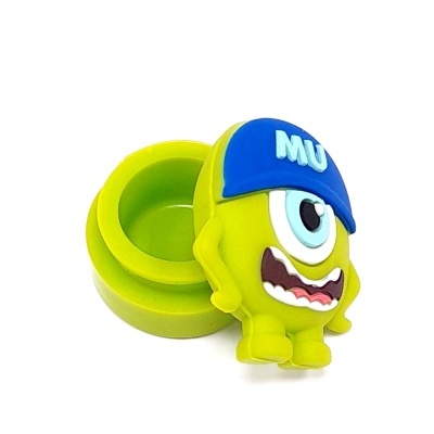 Caixa de silicone amarela em forma de personagem com chapéu azul MU aberta