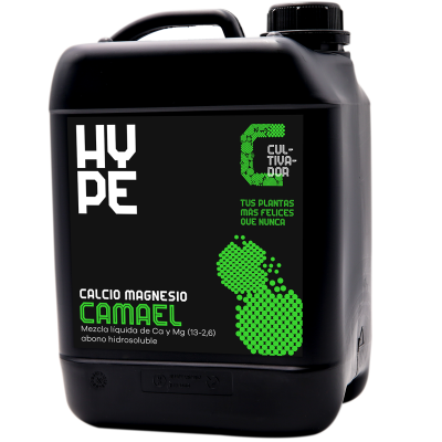 Recipiente preto de plástico com etiqueta preta e verde para adubo líquido