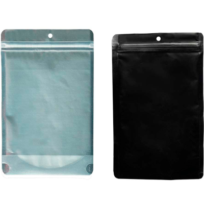 Embalações de plástico zip transparentes e pretas lado a lado