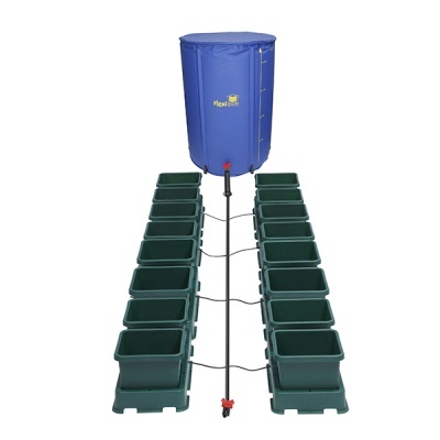 Sistema de irrigação com 16 recipientes verdes e um tanque azul Flexi Tank