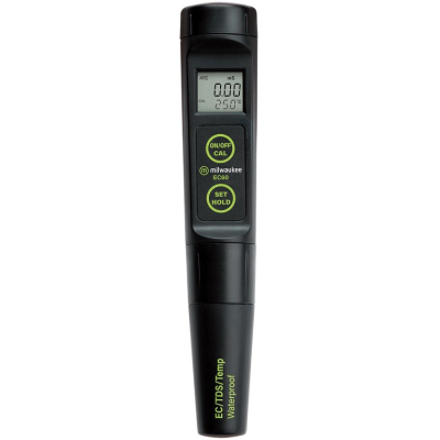 Medidor de condutividade elétrica Milwaukee EC100 preto com visor digital e botões verdes
