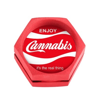 Caixa hexagonal vermelha com tampa decorada com texto e design em vermelho e branco