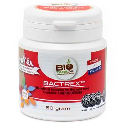 Frasco com rótulo vermelho e branco de produto para plantas contendo bactérias benéficas