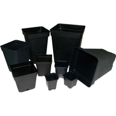 Conjunto de nove vasos de plástico pretos variados