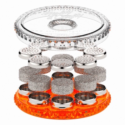 Suporte circular em camadas com base laranja, peças metálicas e tampa transparente com texto