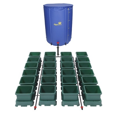 Conjunto de cultivo hidropónico com vasos verdes, estrutura preta, tubo de irrigação e reservatório azul FlexiTank.