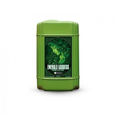 Frasco verde com rótulo decorado e texto EMERALD GODDESS