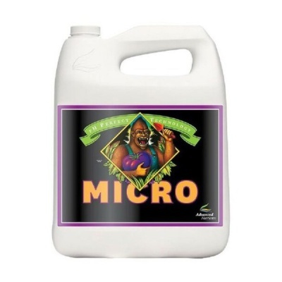 Garrafão branco com etiqueta preta, roxa e verde com imagem de gorila e palavra MICRO