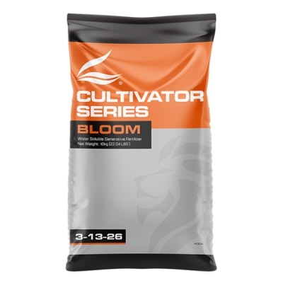 Saco de fertilizante CULTIVATOR SERIES BLOOM laranja, preto e cinzento com texto e imagem de leão