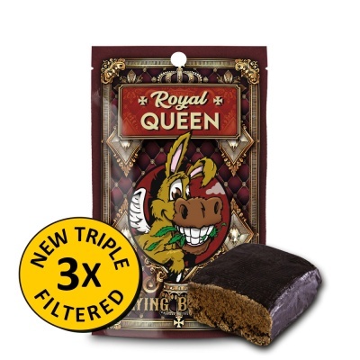 Pacote de tabaco Royal Queen e pedaço de tabaco ao lado