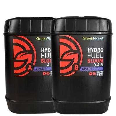 Dois recipientes plásticos pretos com rótulos GreenPlanet Hydro Fuel Bloom 0-4-5 A e B.