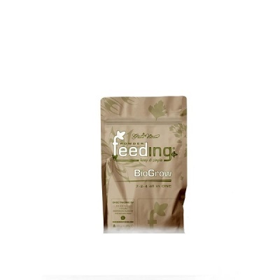 Embalagem de produto beige com texto verde feeding BioGrow