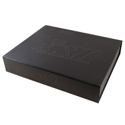 Caixa preta de embalagem com logotipo RAW embossado