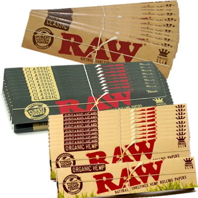 Pacotes de papel RAW para enrolar tabaco de diferentes tipos e cores.