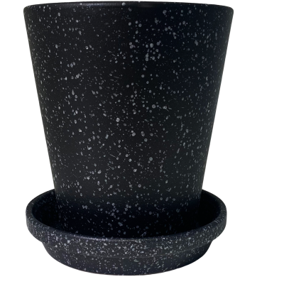 Vaso de plantas preto com padrão pontilhado branco e cinzento com prato